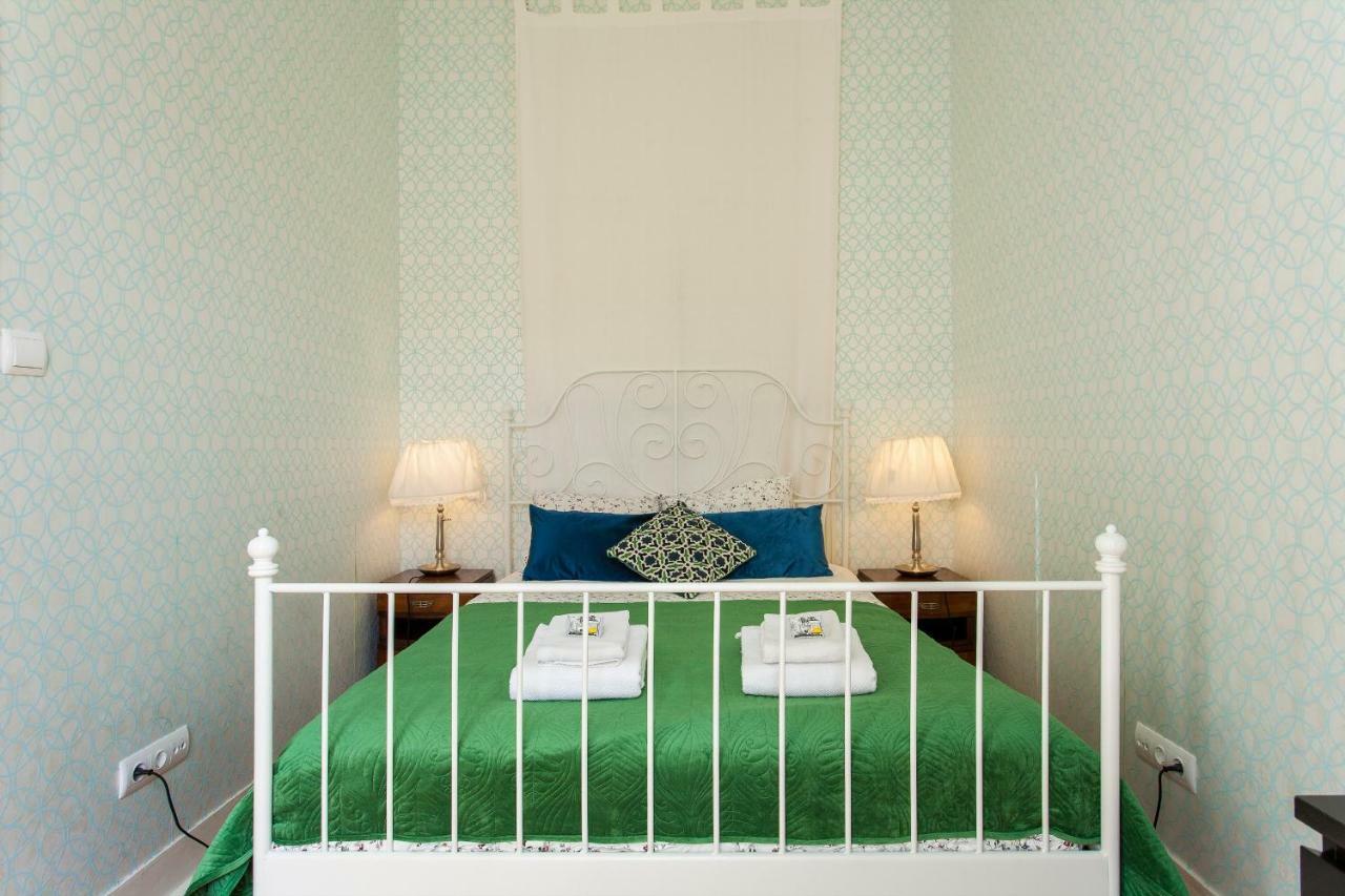 Bairro Alto 3 Bedroom Patio Flat! Apartment Lisbon