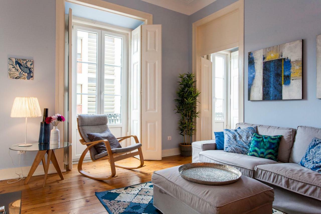 Bairro Alto 3 Bedroom Patio Flat! Lisbon