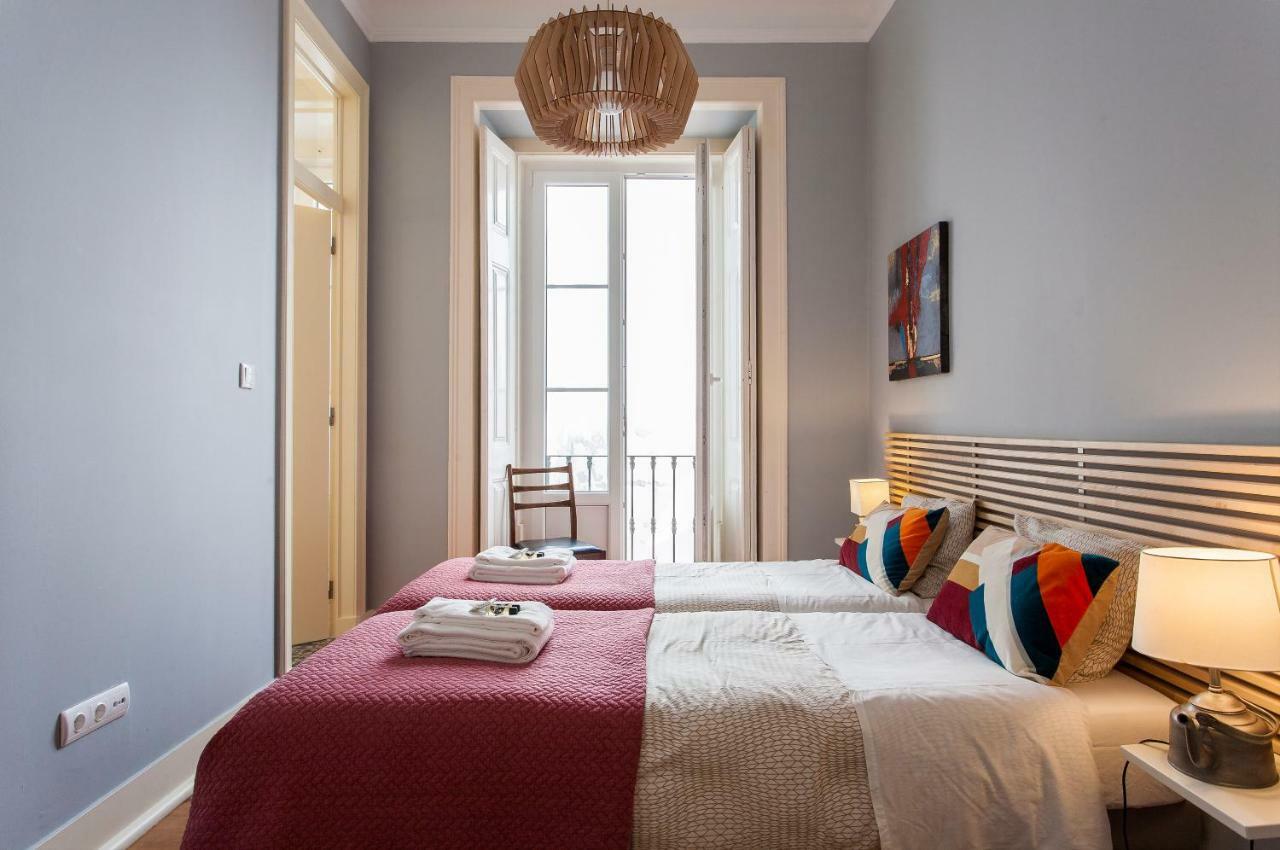 Bairro Alto 3 Bedroom Patio Flat! Lisbon
